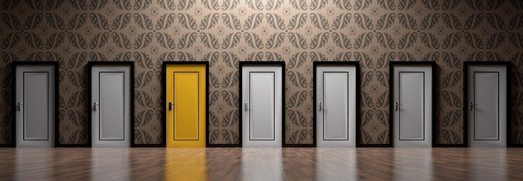 7 doors, one yellow and the rest white