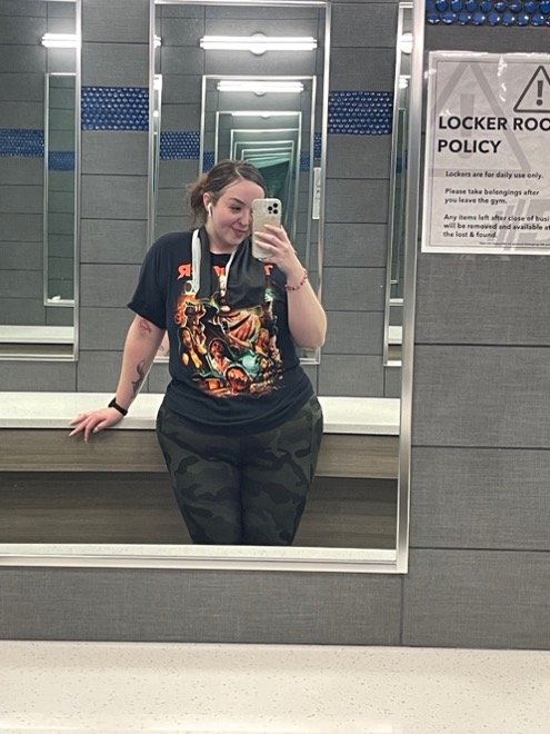Pamela selfie at the gym